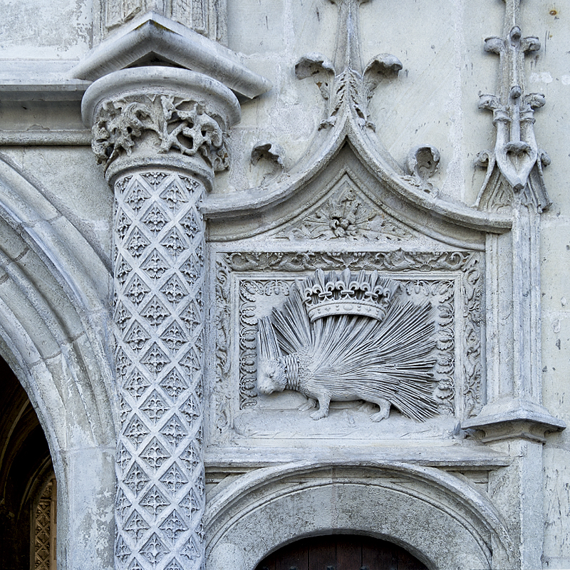 Tour Loire 05 - 201520150519_05195868 als Smartobjekt-1 Kopie.jpg - Das Stachelschwein in der Fassade verewigt